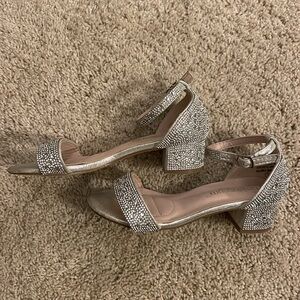 De Blossom Girl Rhinestone Dress Sandals – Girls Size 1